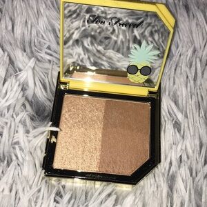 Too Faced Pineapple Paradise Highlighter & bronzer
